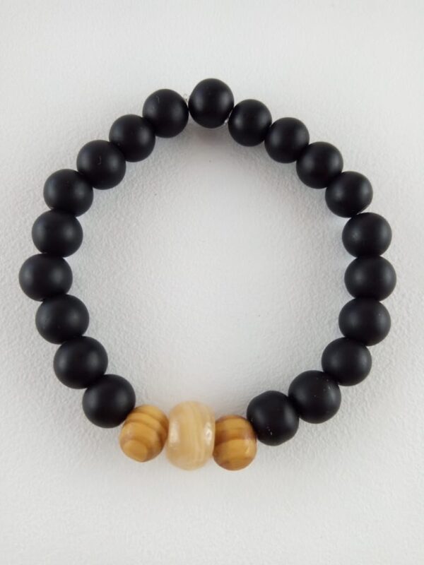Original juego de collar, pulsea y aretes con ónix blanco, piedras negras y madera - Imagen 4
