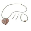 Juego de collar, pulsera y aretes en piedras blancas y dije de corazón en talavera color salmón